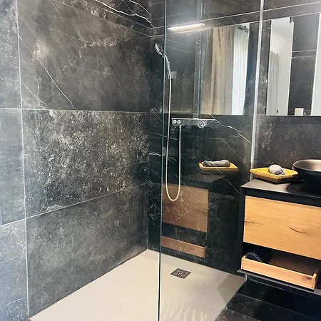 Maison T5 Avec Piscine T5chambres Villa *