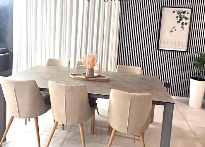 Maison T5 Avec Piscine T5chambres *
